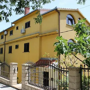 Eros Gostinjska kuća