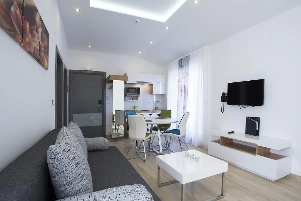Adrion Aparthotel Pula 4*,