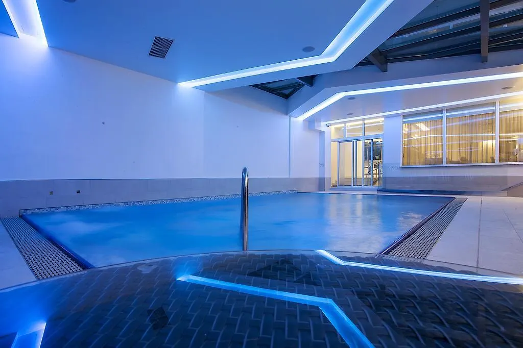 Adrion Aparthotel Пула
