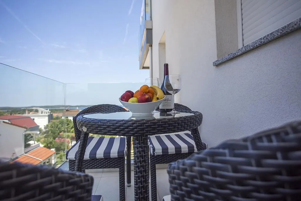 Adrion Aparthotel Пула
