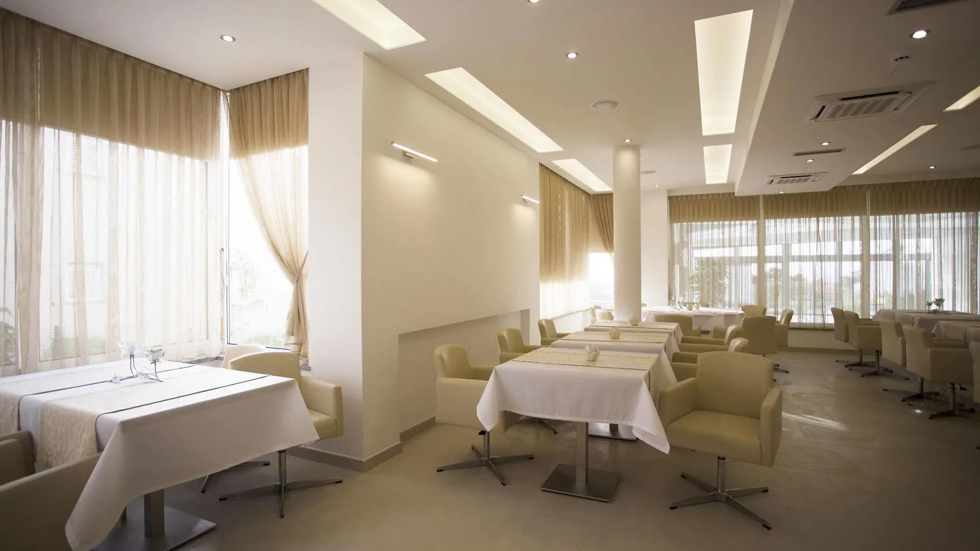 Adrion Aparthotel Пула
