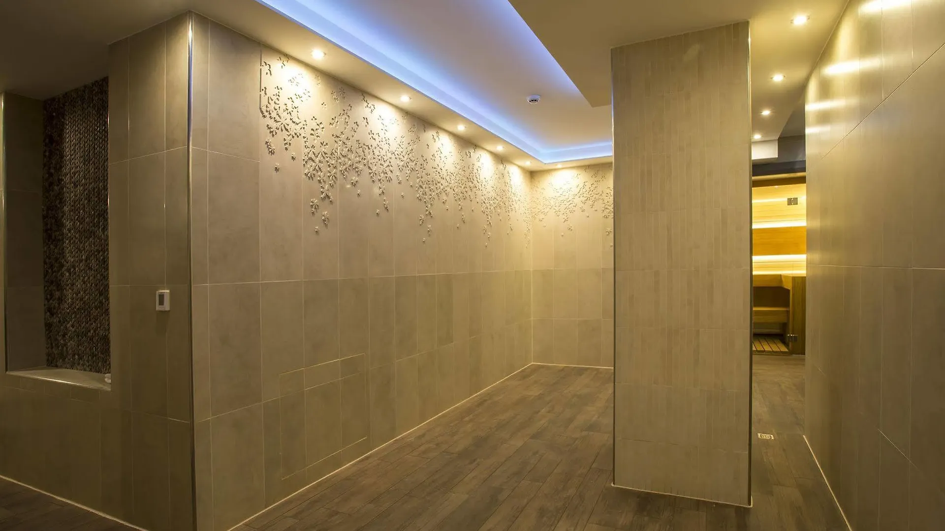 Adrion Aparthotel Пула 4*,